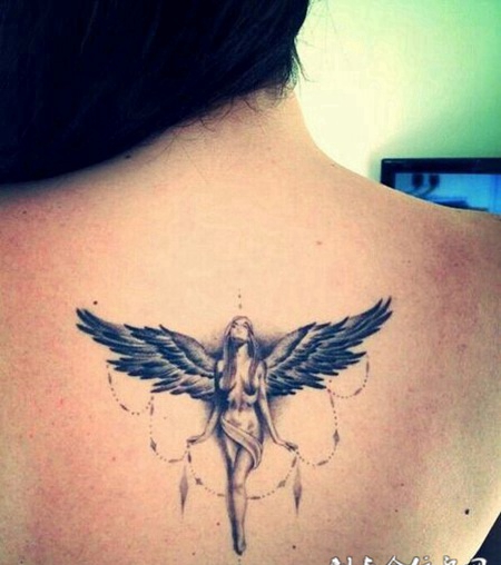魅力天使背部纹身