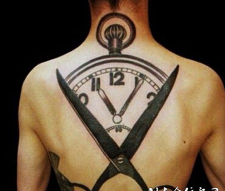 时尚抽象背部纹身