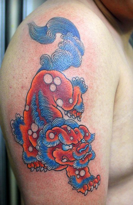 大臂小唐狮纹身图片