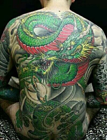 满背霸气青龙纹身图案