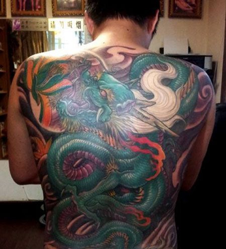 满背霸气的青龙纹身图案