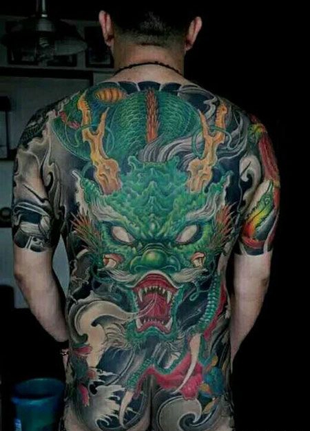 全身霸气的青龙纹身图案