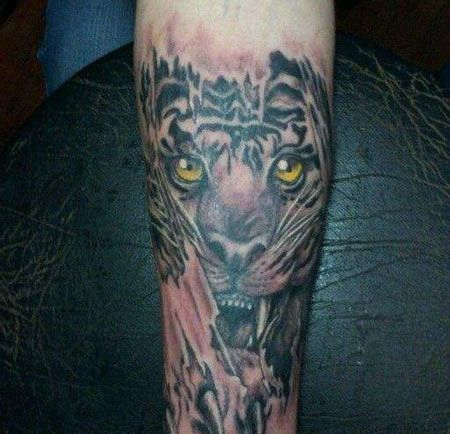 手臂白虎纹身图案