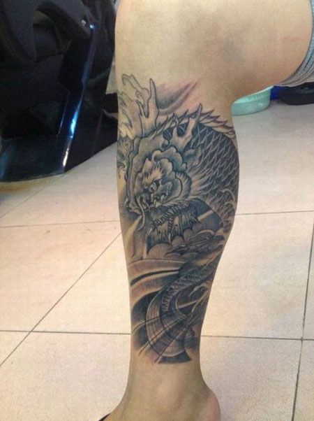 小腿经典的鳌鱼纹身图案