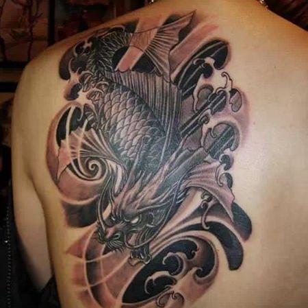肩部经典鳌鱼纹身图片