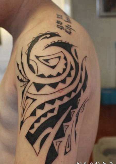 男性手臂图腾创意纹身图案