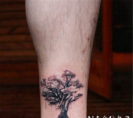 脚踝个性小树纹身图案
