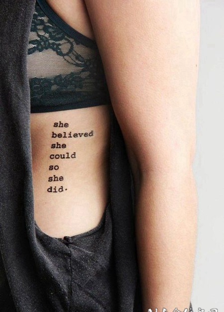 女性腰部英文纹身图案