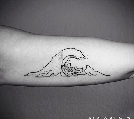 手臂个性线条海浪纹身图案