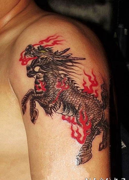 大臂火麒麟纹身图片