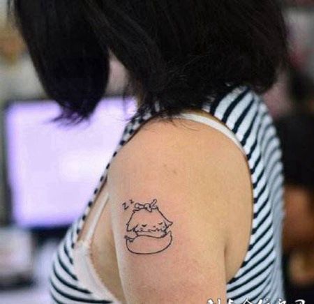 手臂卡通小猫小纹身图案
