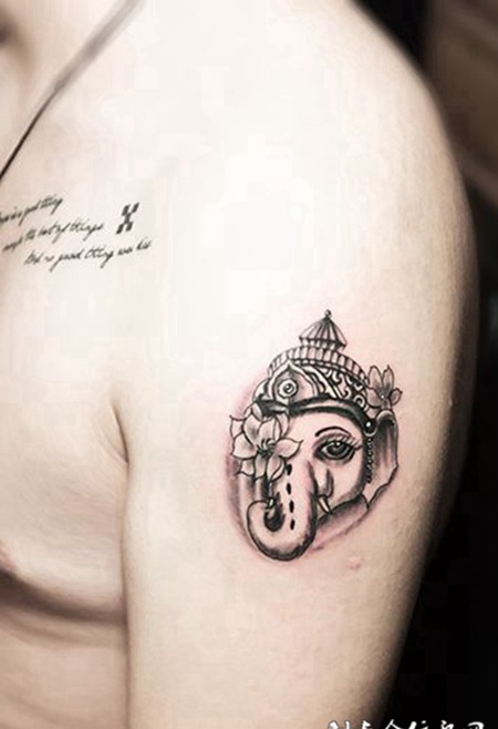 男士大臂象神小纹身图案