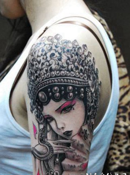 女生大臂个性的花旦纹身图片