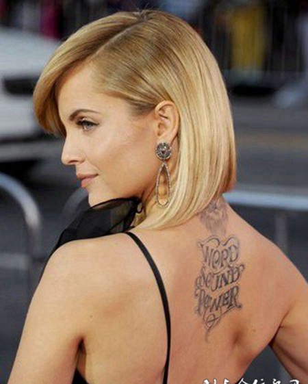 欧美明星背部英文纹身图片