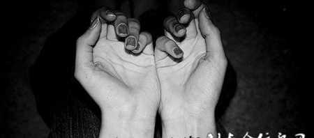 女性手腕漂亮的黑白英文纹身图案