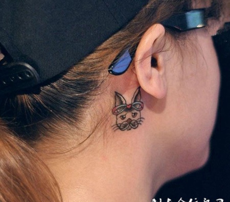 耳后猫咪纹身小图案