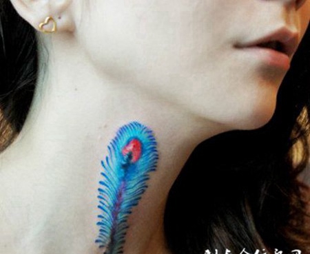 女生脖子上纹身图片大全