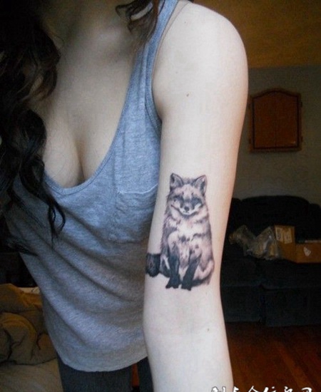 纹身图案狐狸女生图片