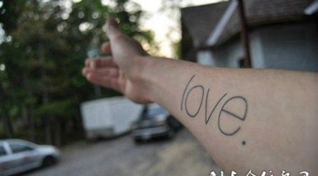 男人手臂英文LOVE时尚刺青图片大全