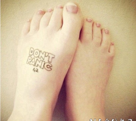 个性脚部黑白英文纹身图案大全