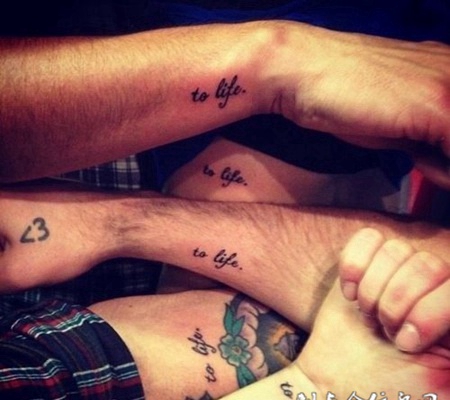 个性男生手臂英文纹身图案