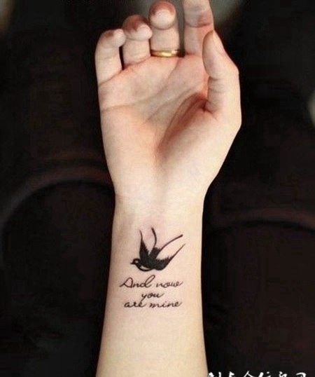 女生手腕小清新自然的英文刺青图案