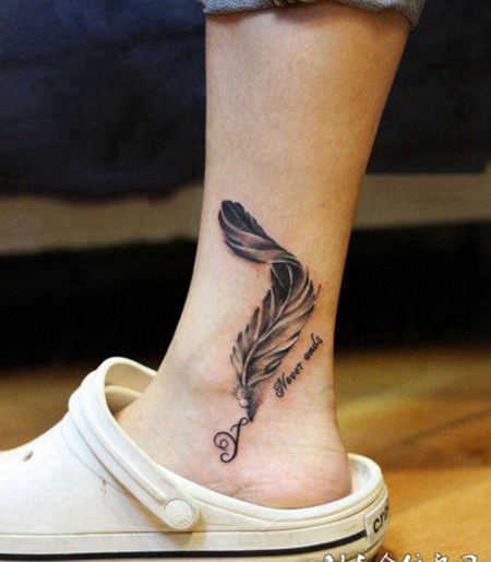 女生羽毛脚踝纹身图片