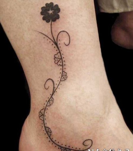 个性的脚踝纹身花藤图片