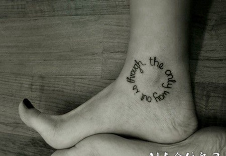 美女脚踝迷人的英文纹身图案大全