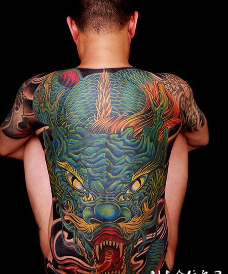 霸气的满背青龙纹身图片