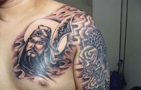 半甲关公龙纹身图案