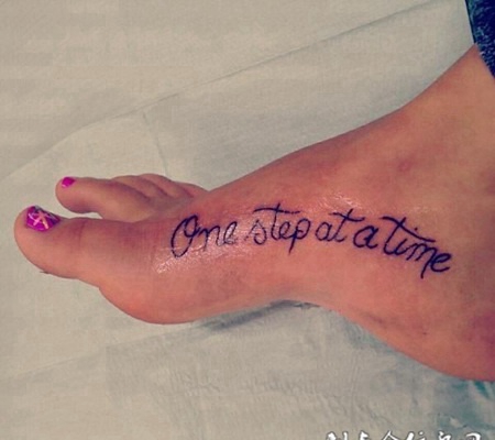 女生脚部有意义的英文纹身图案