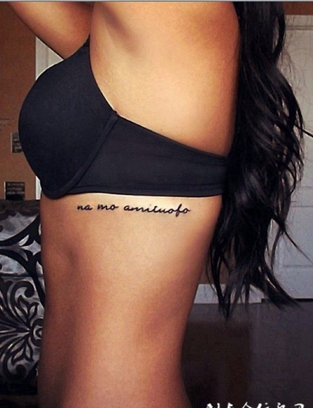 欧美女生肋部性感的英文纹身图案