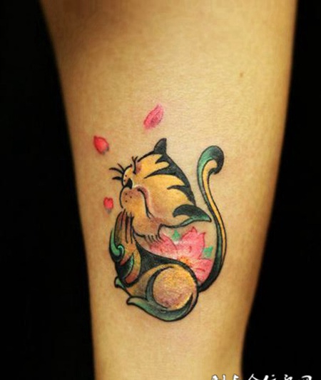 手臂可爱猫咪纹身图案