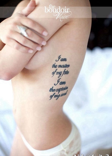 女生腰部性感的英文字母纹身图案