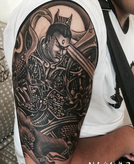 霸气的大臂二郎神纹身图片