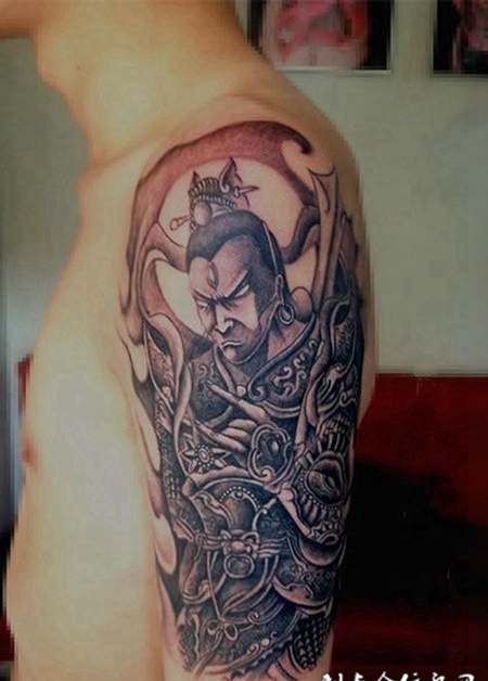 大臂不悦的杨戬纹身图案