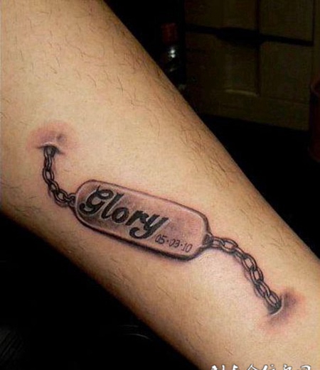 鸽子血纹身男生图片欣赏