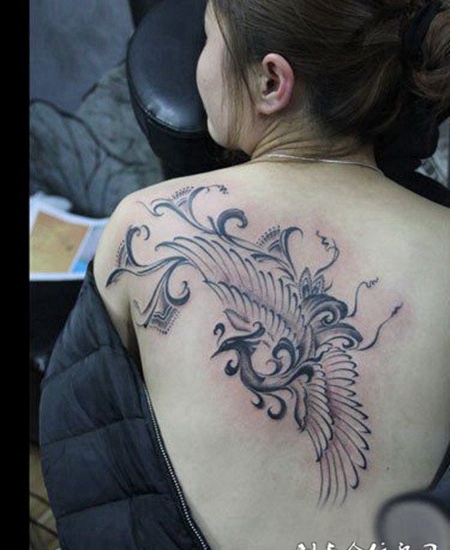 背部女生纹身图案大全