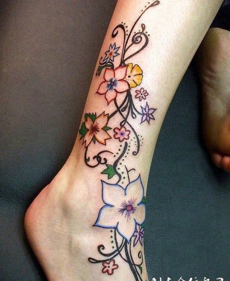 女生脚纹身图塔图片素材