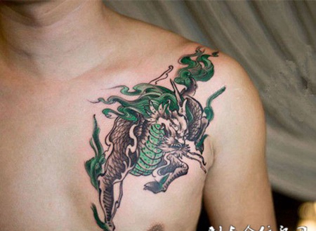 胸肩麒麟纹身图片推荐