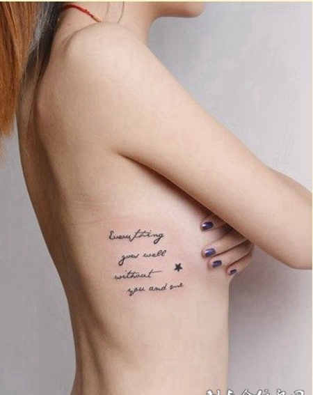 女生侧面肋部英文刺青图案大全
