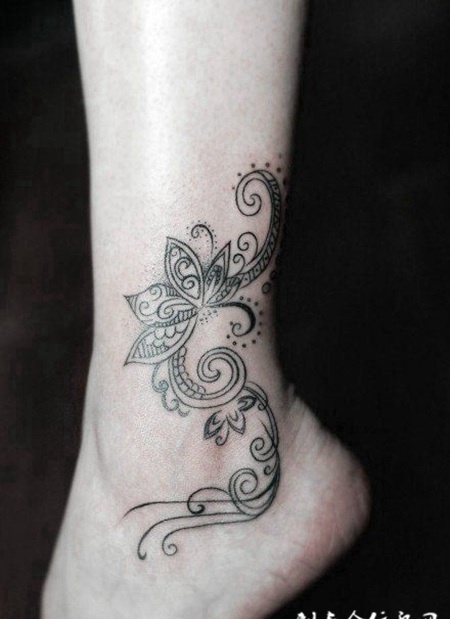 女孩花藤纹身图案合辑