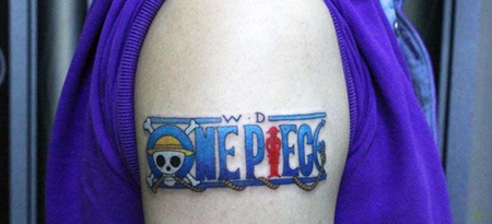 手臂彩色海贼王文字纹身图案