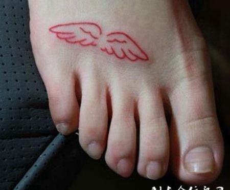 脚背上纹身图案女生可爱翅膀图片