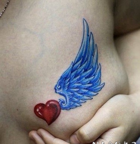 彩色爱心翅膀乳房纹身可爱图片