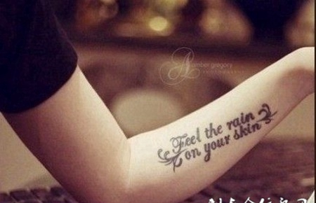 漂亮手臂字母纹身图案女生图片