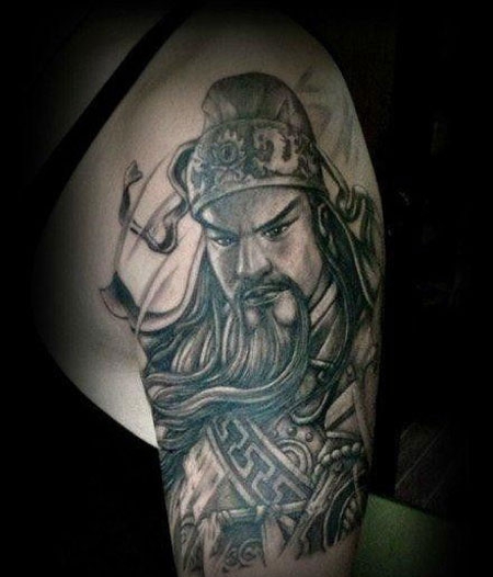 大臂黑白关公纹身图案