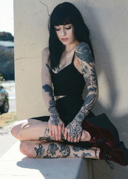 美女花臂老鹰纹身图片