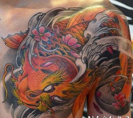 男生半甲霸气彩色鳌鱼纹身图案